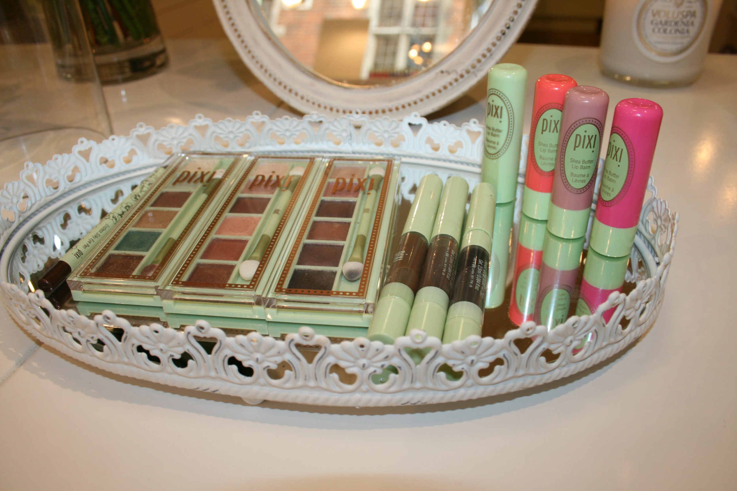 Makeup Artist Amanda Bell for Pixi Beauty