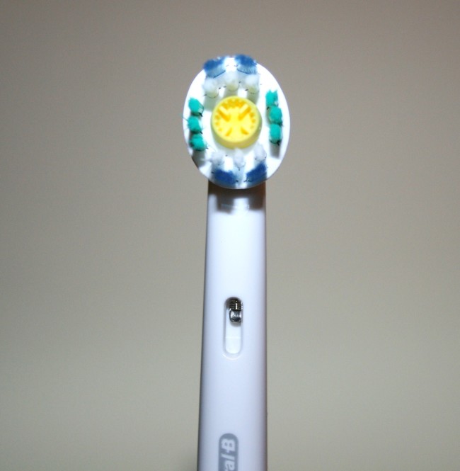 Oral B Pro 600 White & Clean Toothbrush Review Brush Head
