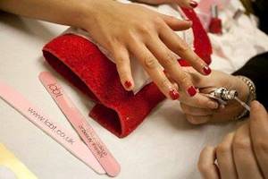 Free Mini Manicures: Guinness World Record Attempt