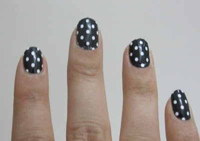 Nail Rock White Dots on Black Wraps