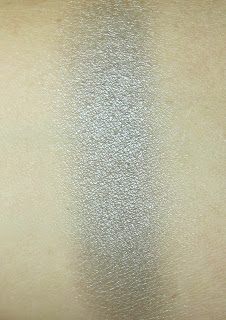 Mac Glamour Daze Eyeshadows in A Natural Flirt and Evening Grey: Reviews and Swatches