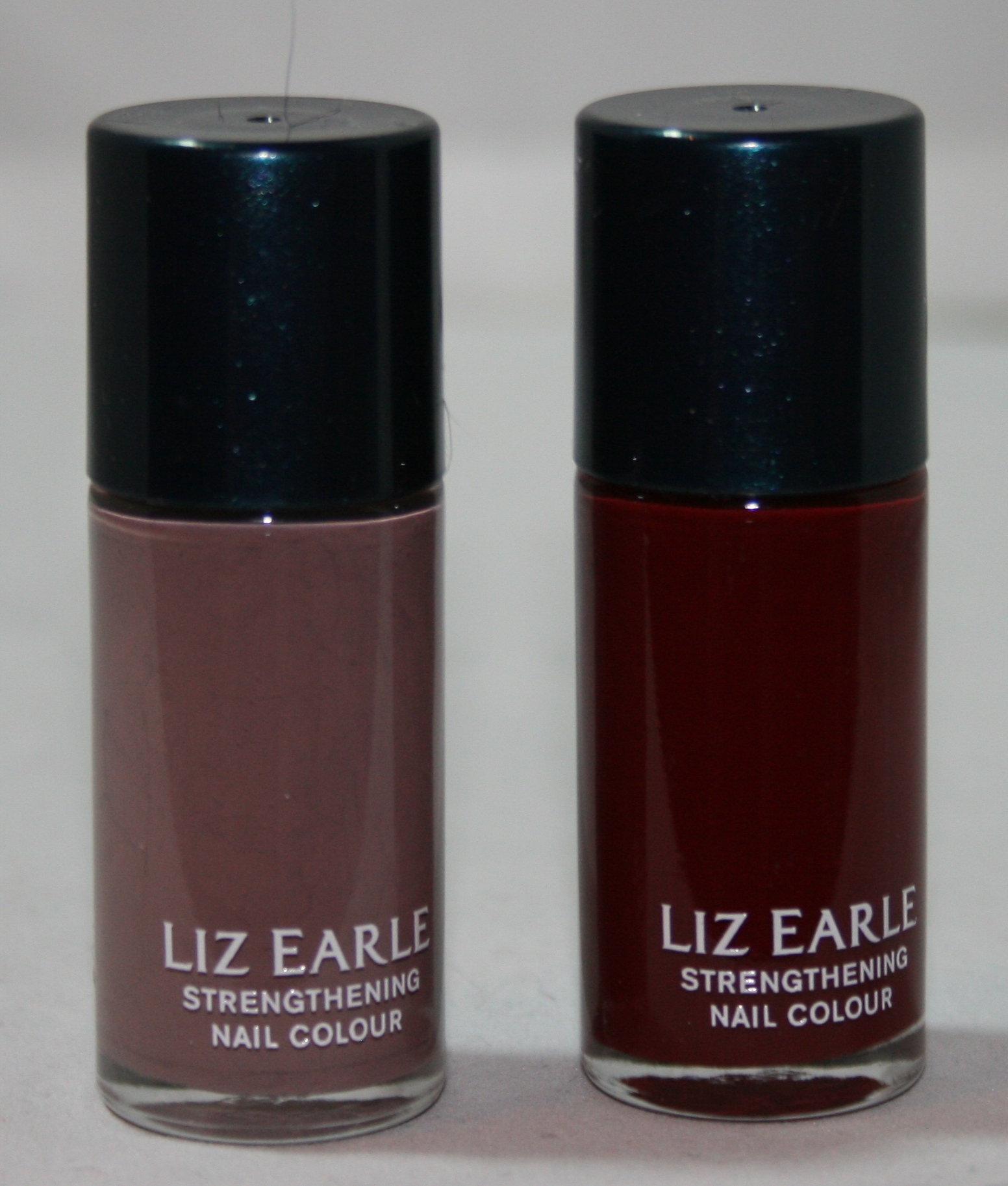 Liz Earle Strengthening Nail Colour – Ebb Tide and Pure Poetry