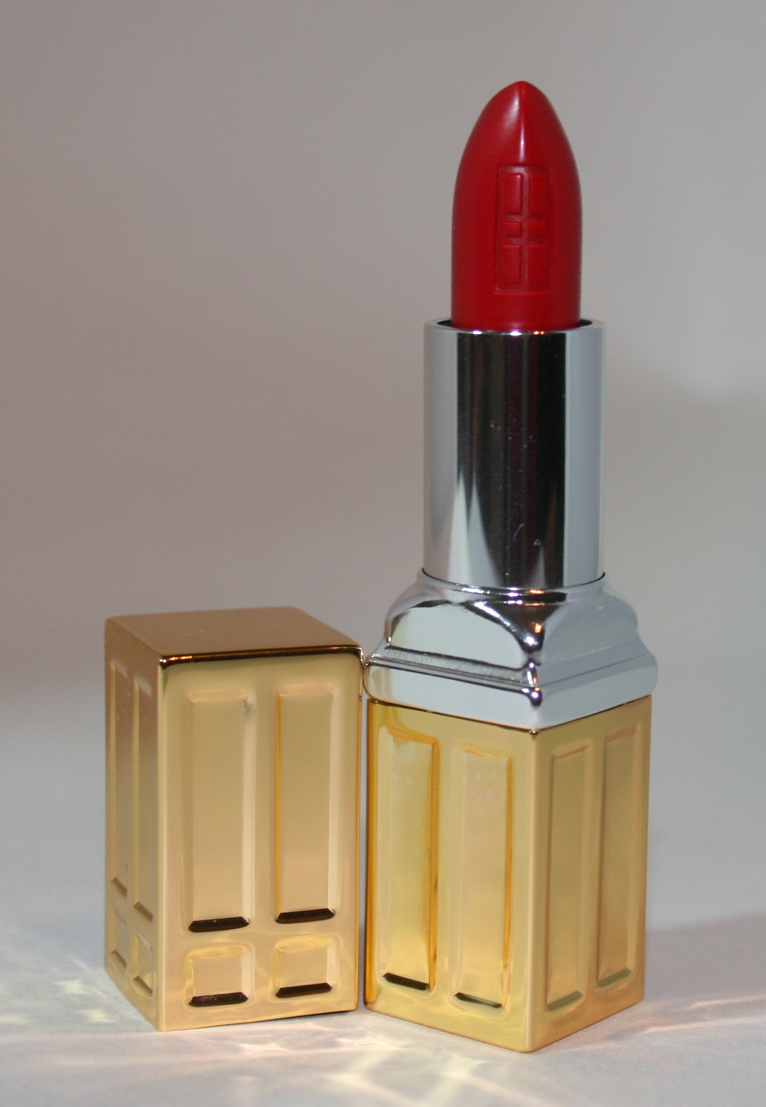 Elizabeth Arden Beautiful Colour Moisturizing Lipstick in Red Door Red