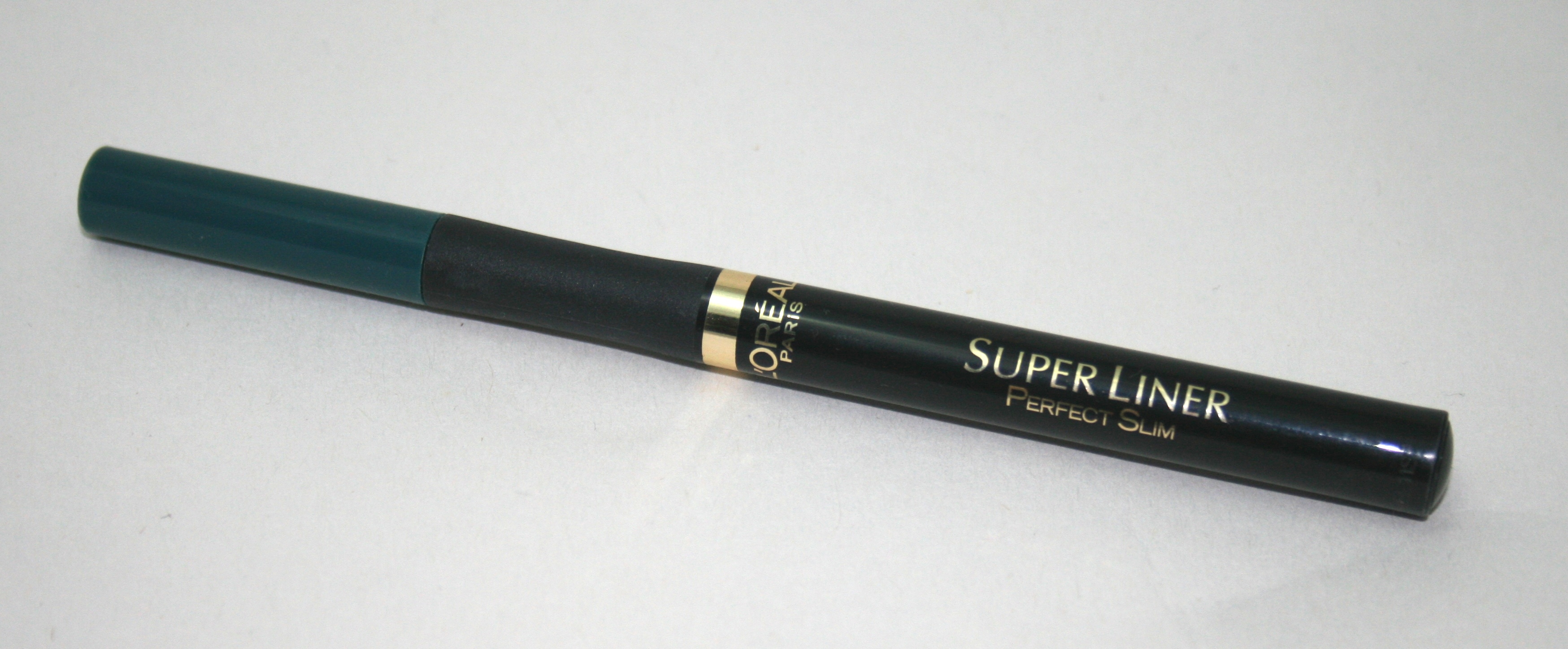 L’Oreal Superliner Perfect Slim in Green