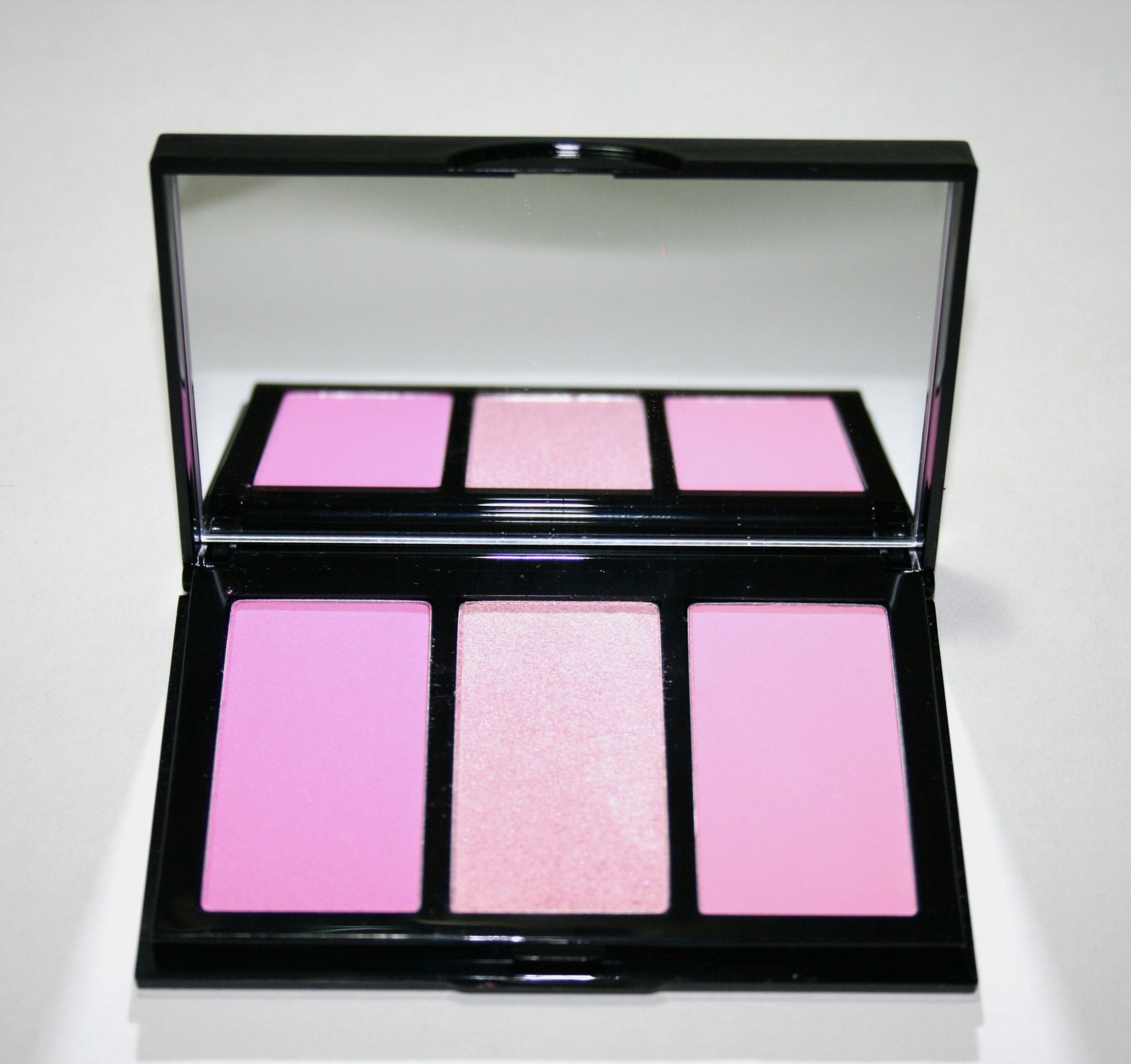 Bobbi Brown Hot Collection Cheek Palette in Pink