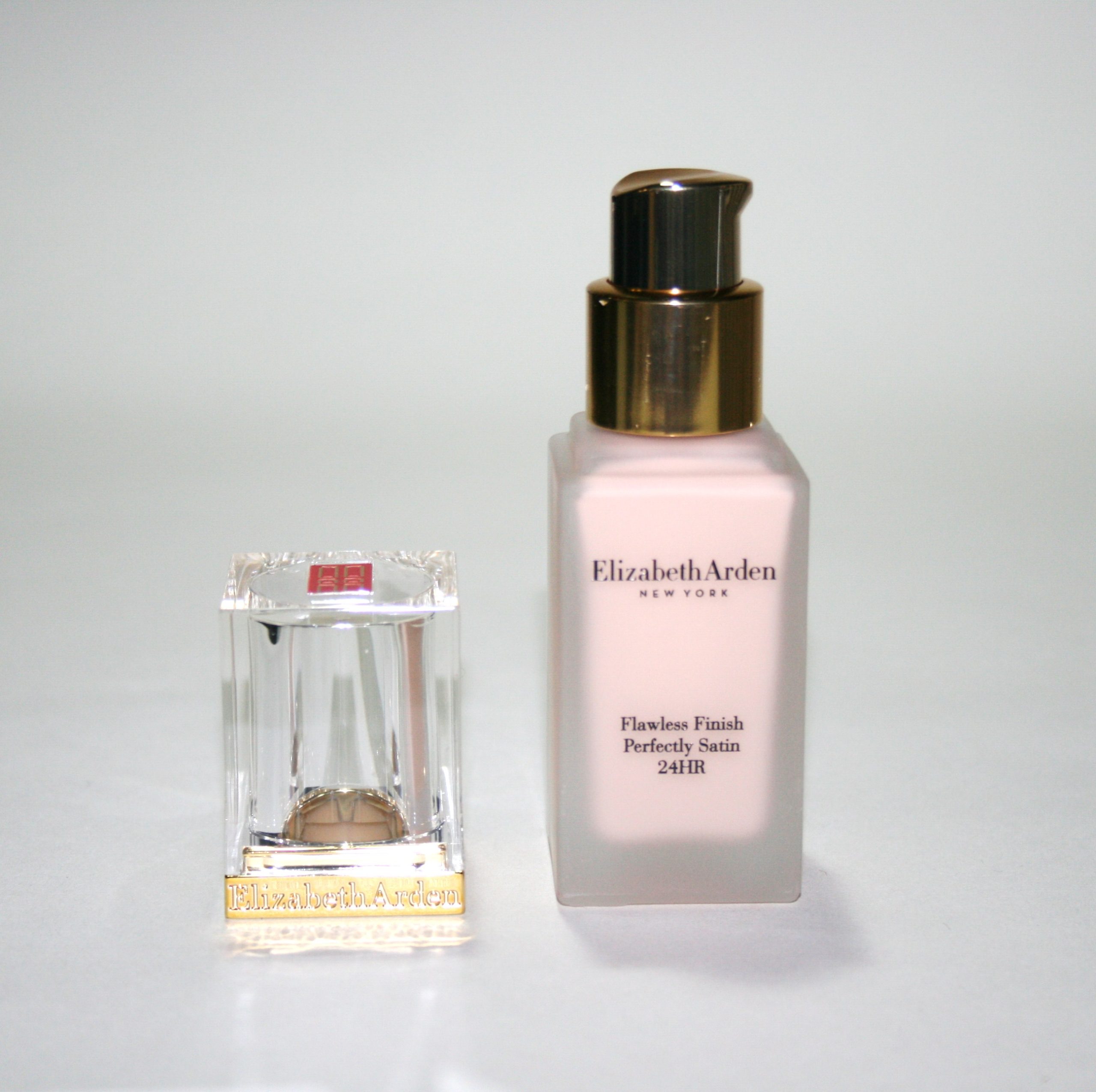 Elizabeth Arden Flawless Finish Perfectly Satin 24HR Makeup SPF15