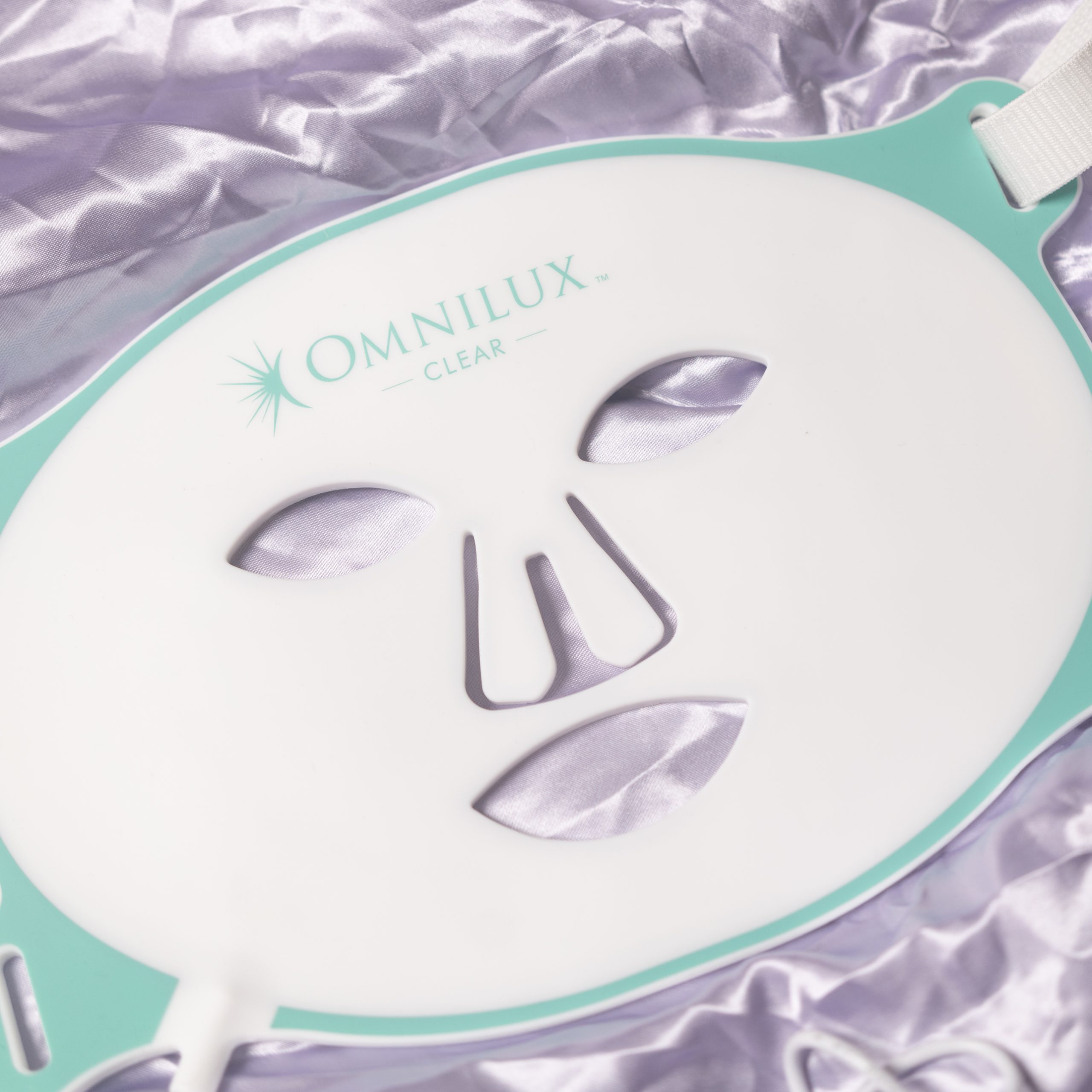 Beauty Tech: Omnilux Clear LED Face Mask (Blemish Busters)